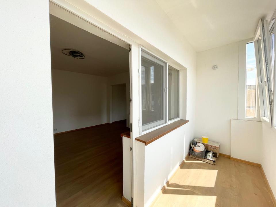 Apartament renovat 2 camere - zona Soarelui