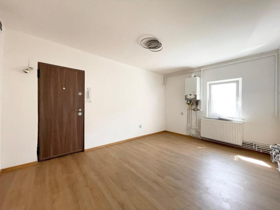 Apartament renovat 2 camere - zona Soarelui