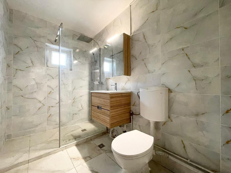 Apartament renovat 2 camere - zona Soarelui