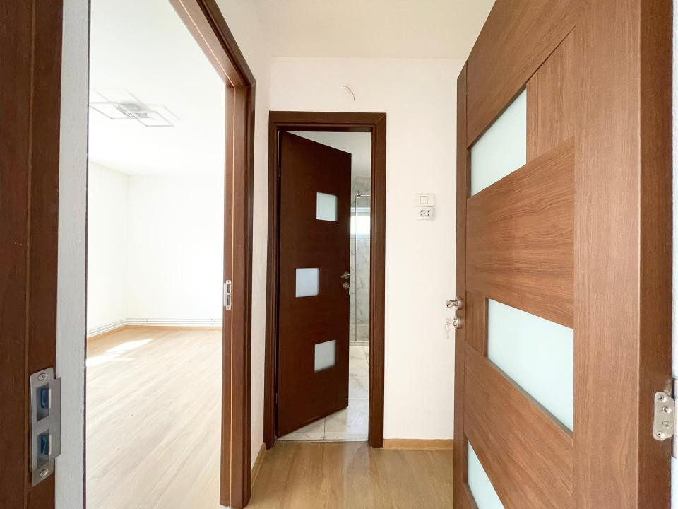 Apartament renovat 2 camere - zona Soarelui