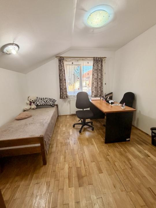 Casa individuala in vatra veche din Giarmata Mare 