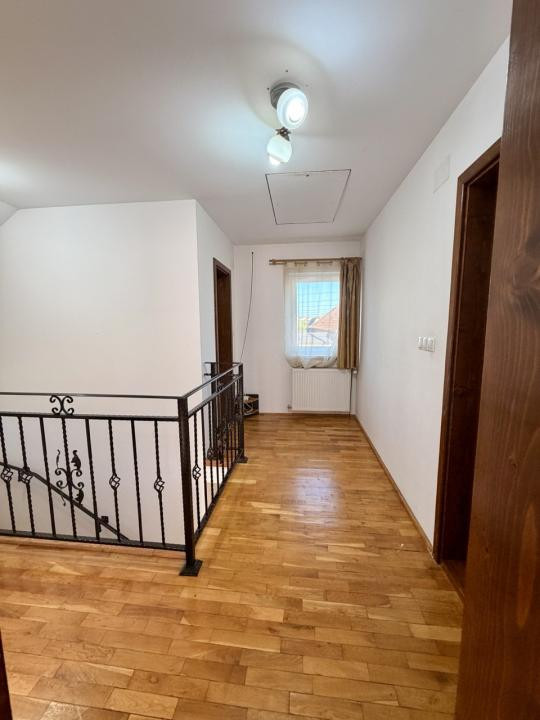 Casa individuala in vatra veche din Giarmata Mare 