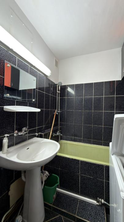 Apartament 1 camera, 25 mp utili, centrala proprie etaj 2 - zona Lunei