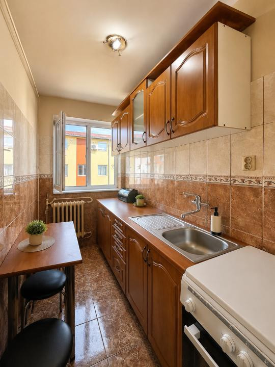 Apartament 2 camere, etaj 4, zona Dambovita 