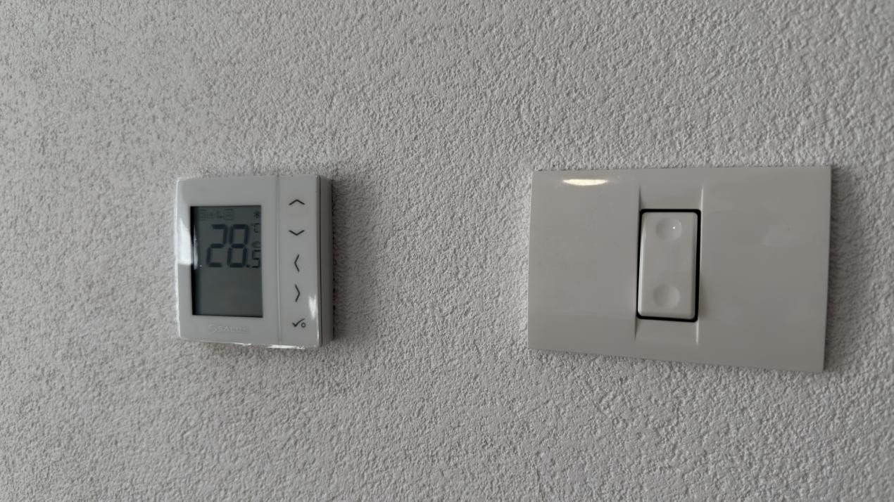 Apartament 3 camere, 2 bai, etaj 1 decomandat, 65 mp utili - Dambovita