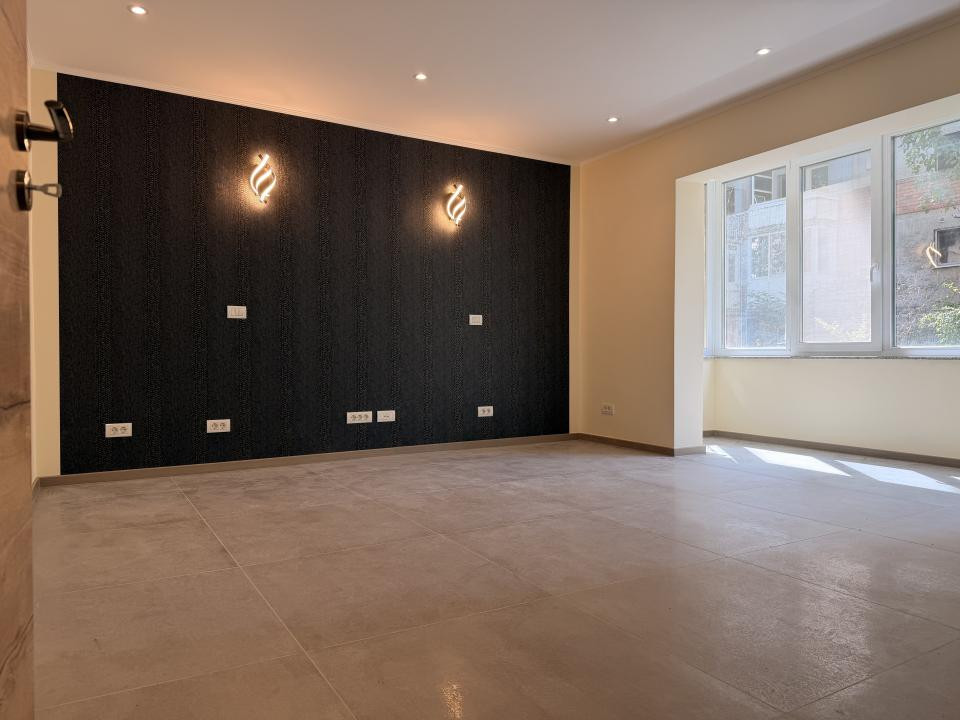 Apartament 3 camere, decomandat 70 mp utili, parter - Complexul Studentesc
