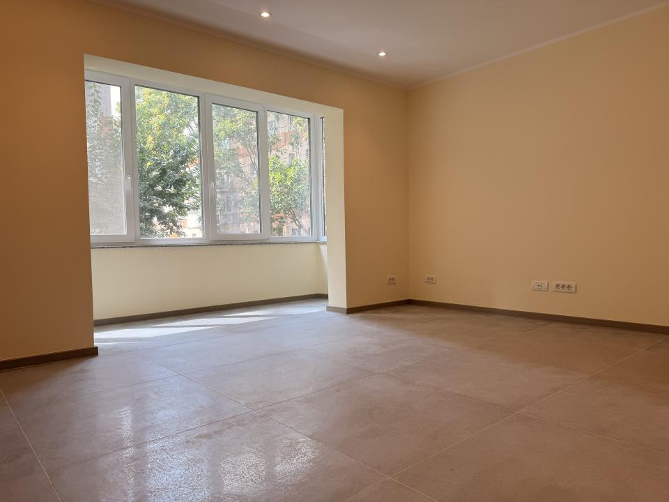 Apartament 3 camere, decomandat 70 mp utili, parter - Complexul Studentesc