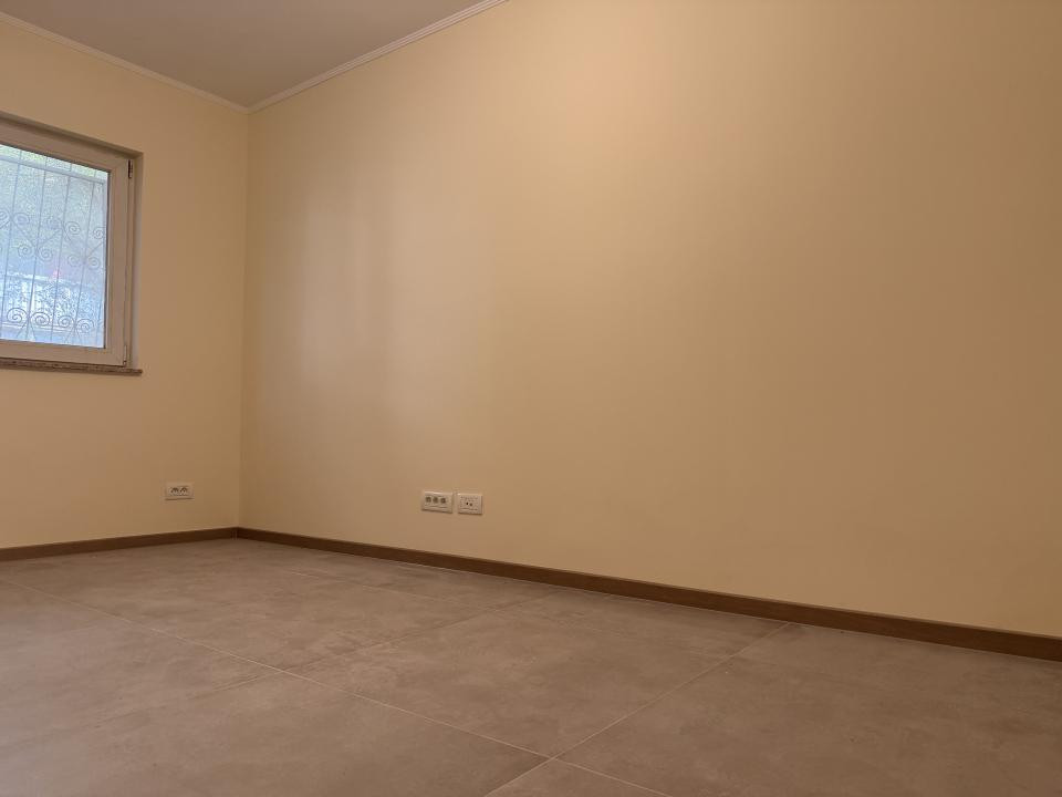 Apartament 3 camere, decomandat 70 mp utili, parter - Complexul Studentesc