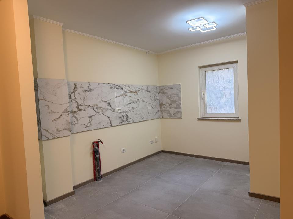 Apartament 3 camere, decomandat 70 mp utili, parter - Complexul Studentesc