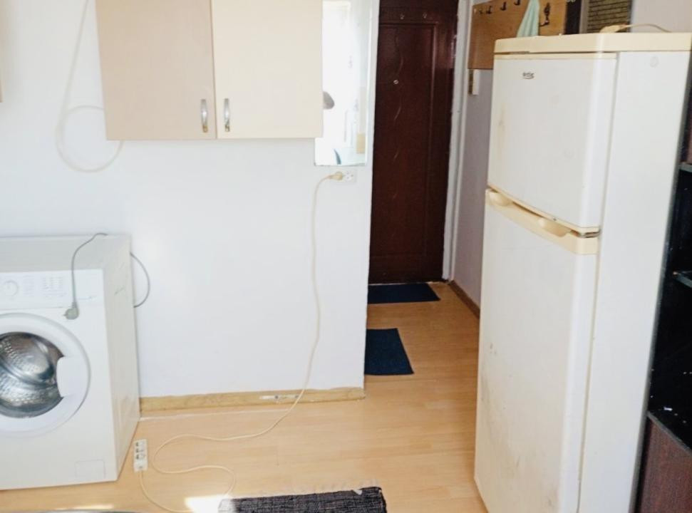Garsoniera, mobilata, etaj 4, zona Dacia 