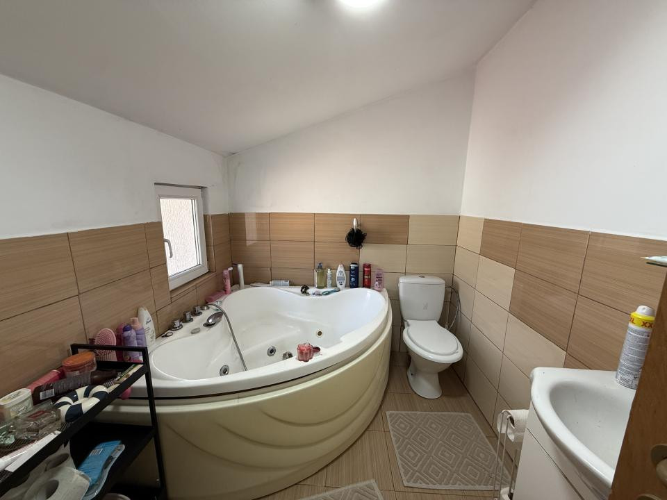 Apartament la curte comuna, 70 mp utili, parter + mansarda - Iosefin