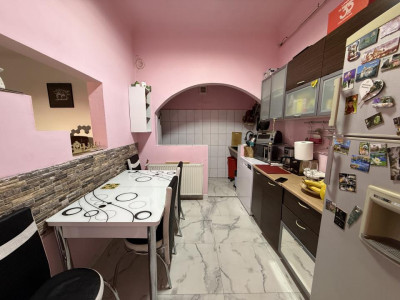 Apartament la curte comuna, 70 mp utili, parter + mansarda - Iosefin