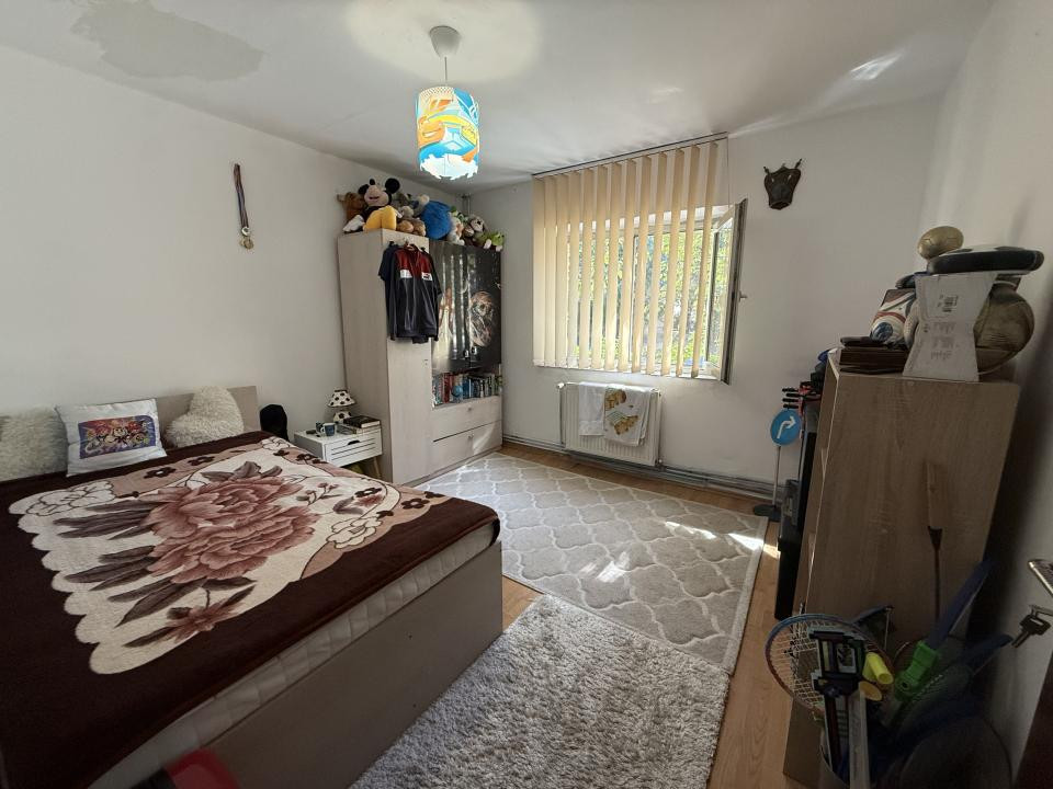 Apartament cu 3 camere, decomandat, parter - Baba Dochia