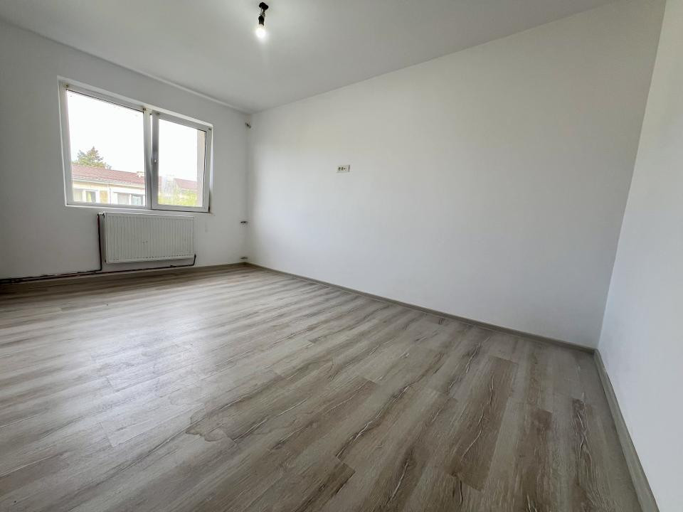 Apartament 3 camere, 62 mp utili, etaj 4 - Zona Sagului