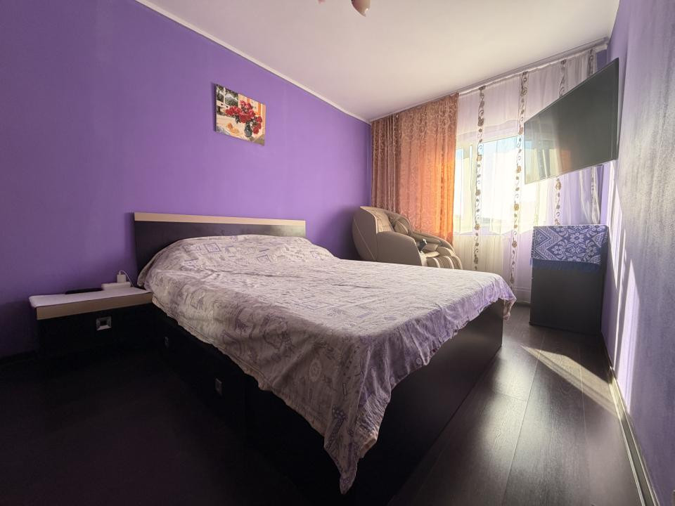 Apartament 4 camere, decomandat, 70 mp utili, boxa, etaj 3 - Soarelui