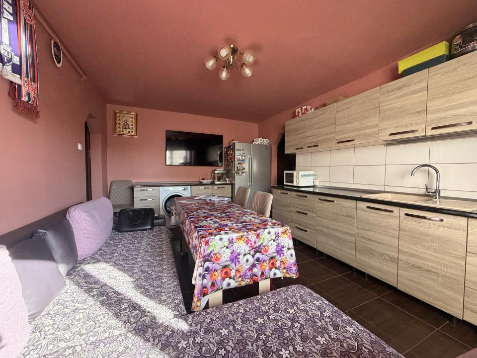 Apartament 4 camere, decomandat, 70 mp utili, boxa, etaj 3 - Soarelui