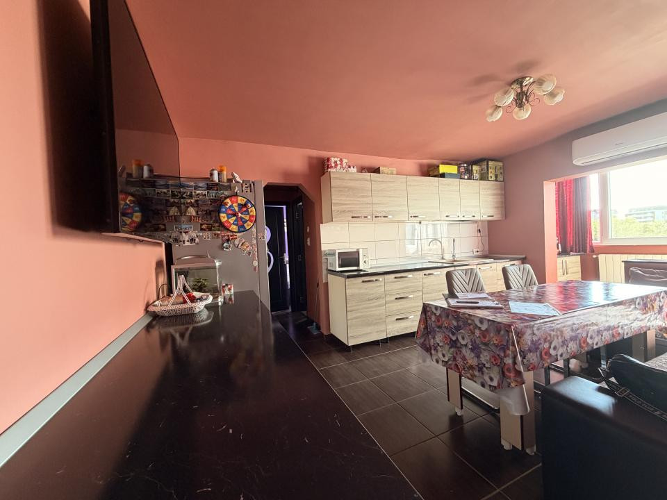 Apartament 4 camere, decomandat, 70 mp utili, boxa, etaj 3 - Soarelui