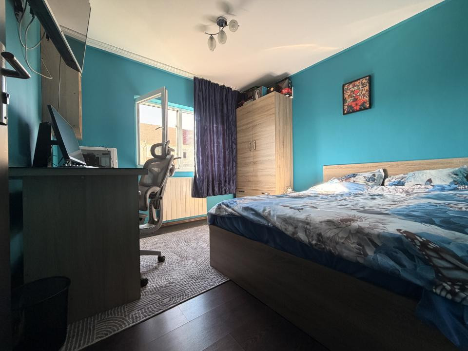 Apartament 4 camere, decomandat, 70 mp utili, boxa, etaj 3 - Soarelui