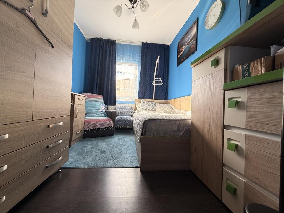 Apartament 4 camere, decomandat, 70 mp utili, boxa, etaj 3 - Soarelui