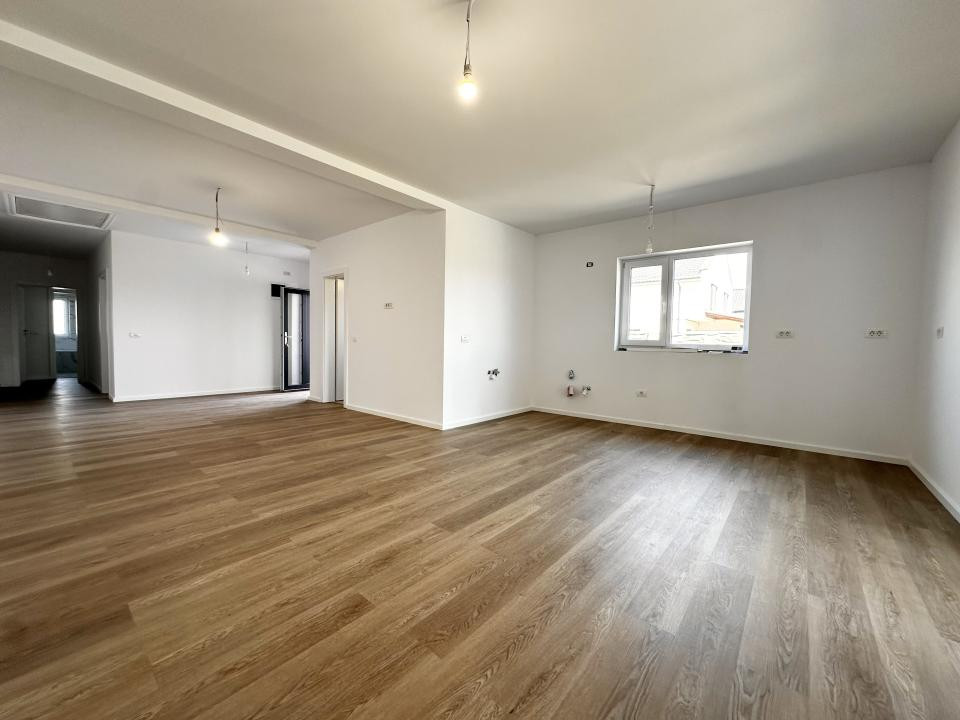 Duplex 3 camere, 91 mp utili, 351 mp teren - Sag