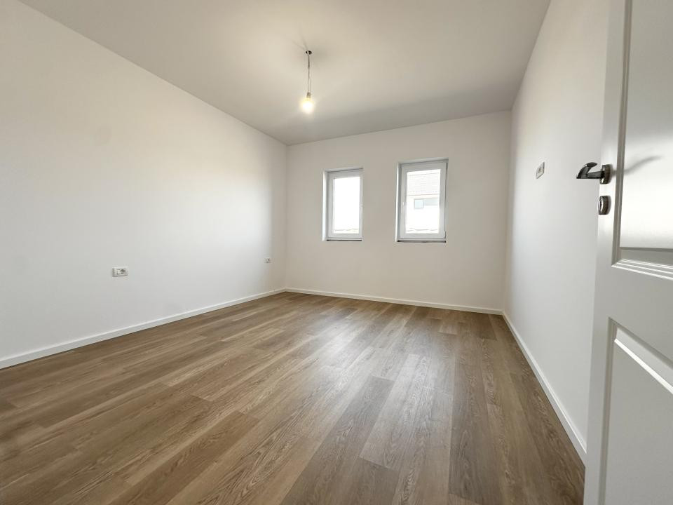 Duplex 3 camere, 91 mp utili, 351 mp teren - Sag
