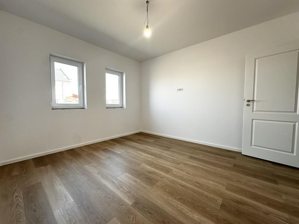Duplex 3 camere, 91 mp utili, 351 mp teren - Sag