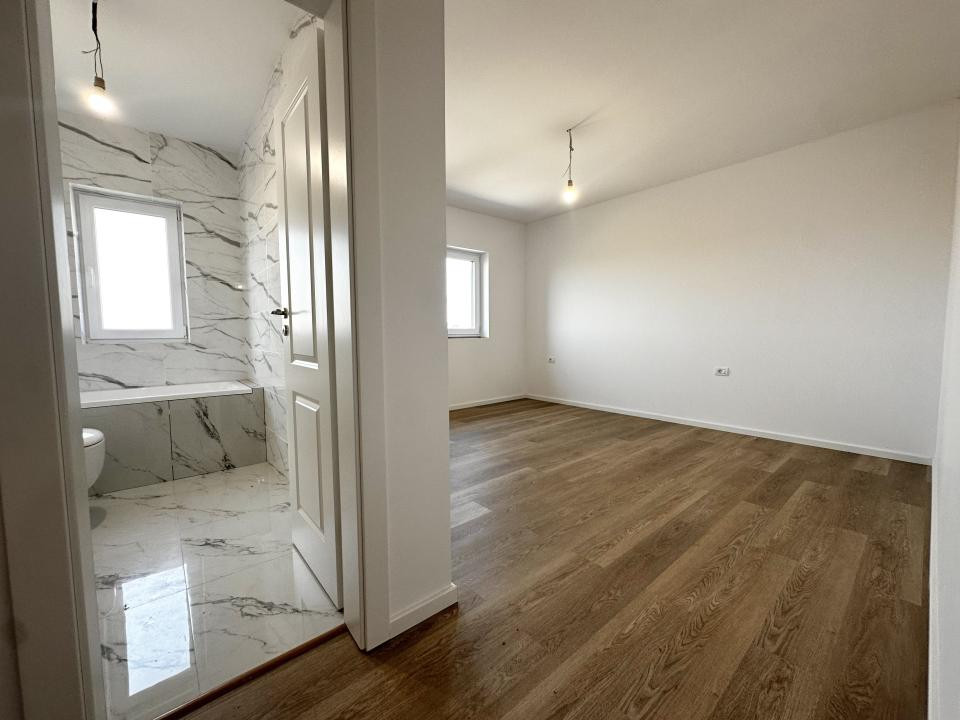 Duplex 3 camere, 91 mp utili, 351 mp teren - Sag