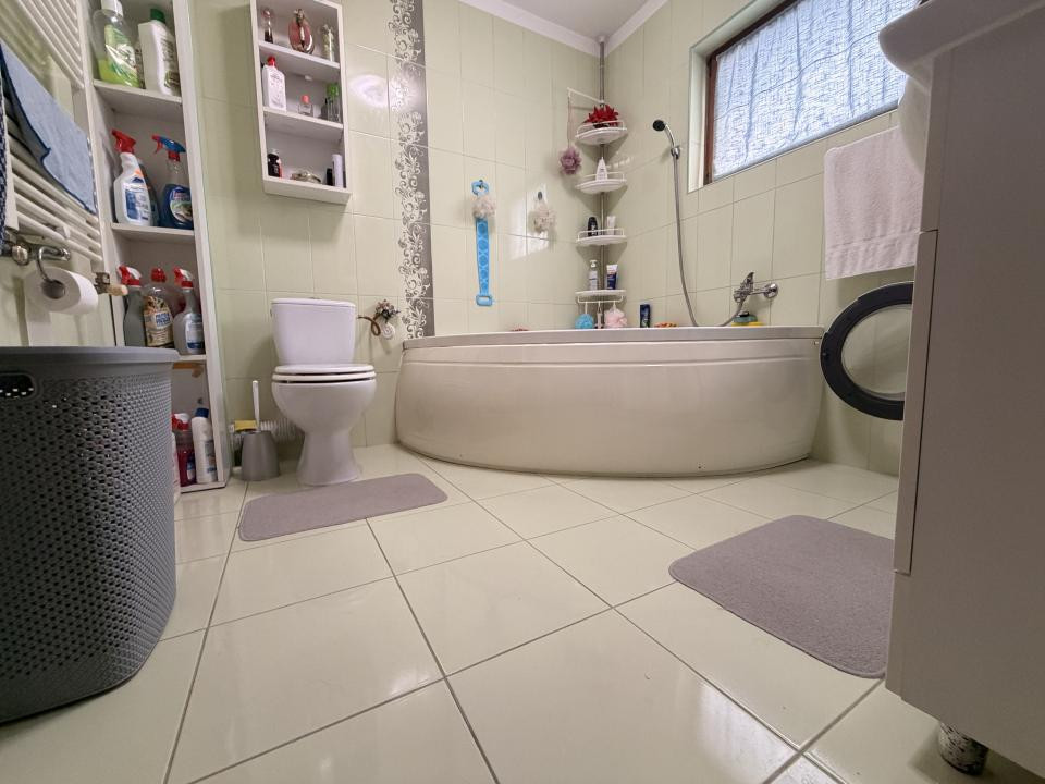 Apartament 2 camere, decomandat, 50 mp utili, etaj 2, loc de parcare - Giroc