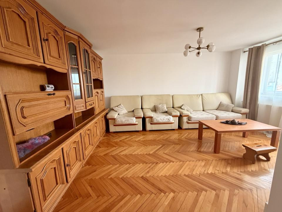 Apartament spatios 3 camere, decomandat- zona Dacia