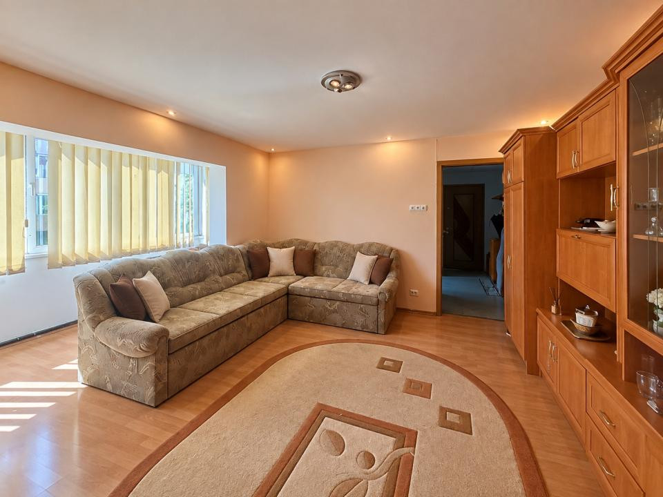 Apartament 2 camere, etaj 3, semidecomandat, zona Dambovita-Flavia 