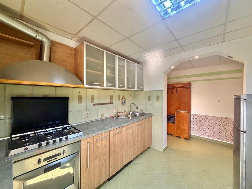 Apartament 2 camere, etaj 3, semidecomandat, zona Dambovita-Flavia 