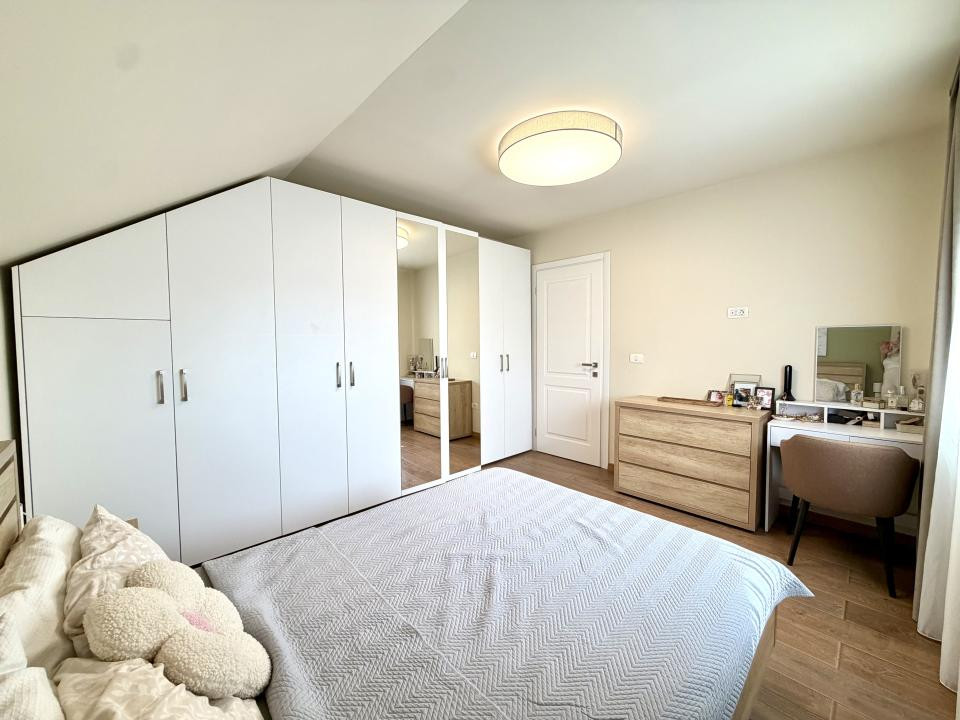 Apartament spatios, 3 camere, pod amenajat, zona centrala Dumbravita