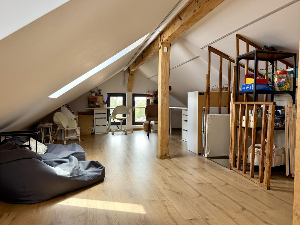 Apartament spatios, 3 camere, pod amenajat, zona centrala Dumbravita