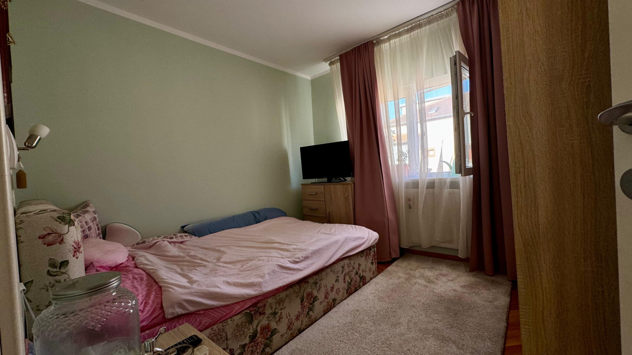 Apartament 3 camere, 70 mp utili, decomandat, zona Aradului
