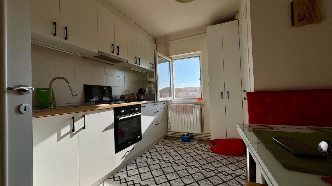 Apartament 3 camere, 70 mp utili, decomandat, zona Aradului