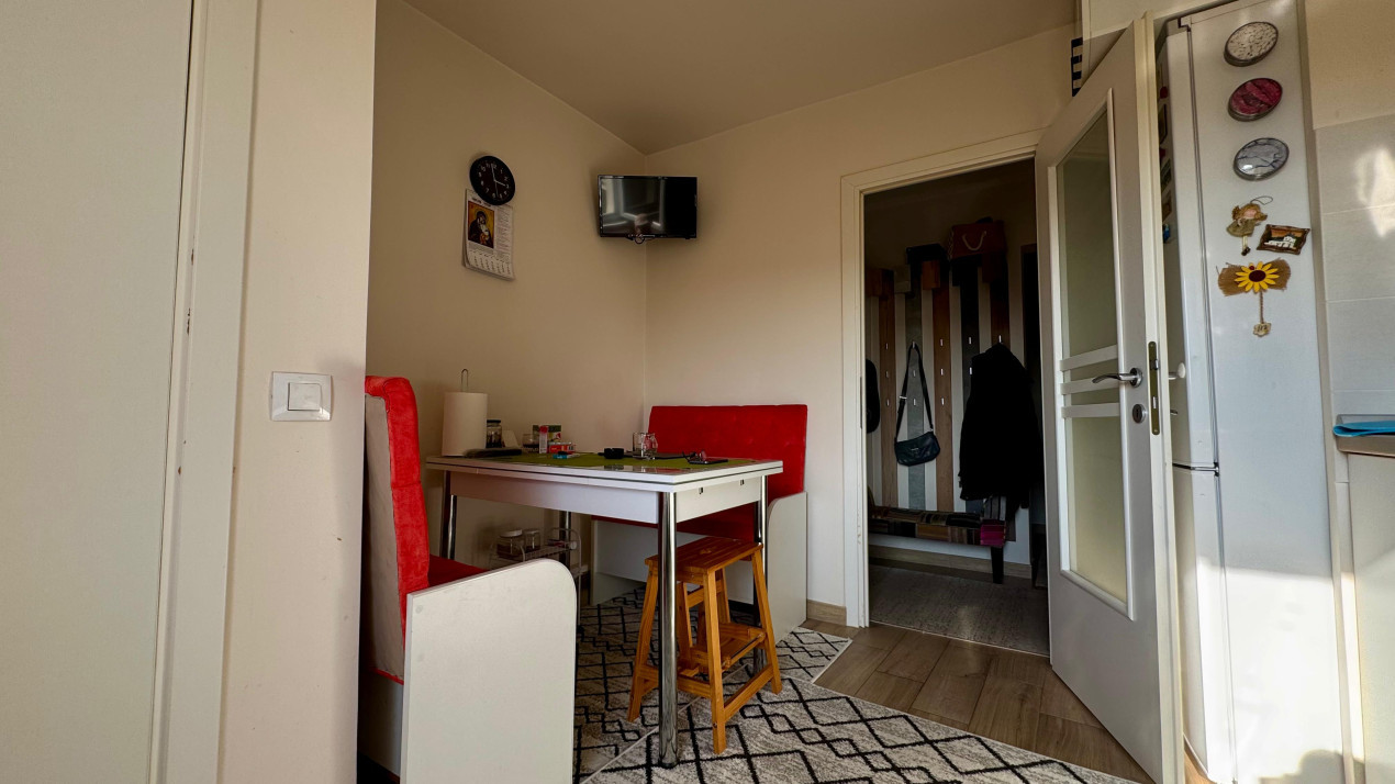 Apartament 3 camere, 70 mp utili, decomandat, zona Aradului