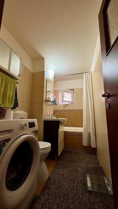 Apartament 3 camere, 70 mp utili, decomandat, zona Aradului
