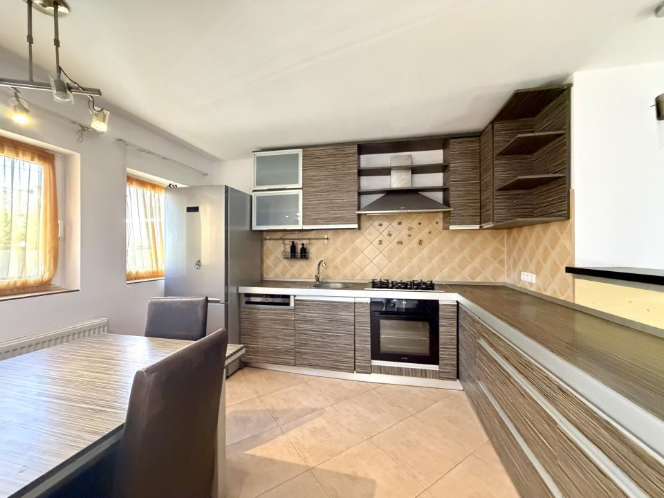 Casa individuala, 3 camere, 250 mp teren - Dumbravita