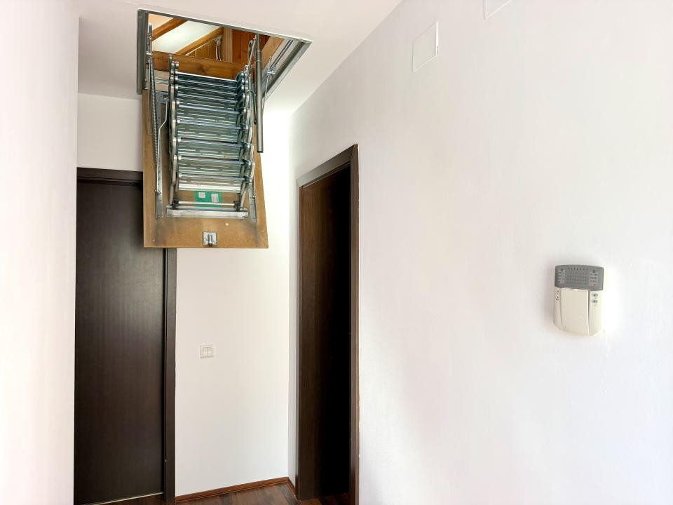 Casa individuala, 3 camere, 250 mp teren - Dumbravita
