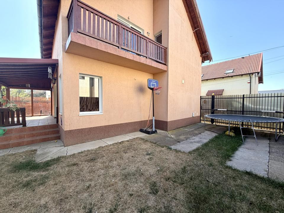 Casa individuala, 3 camere, 250 mp teren - Dumbravita