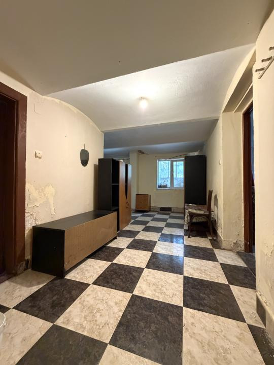 Apartament cu 1 camera, 55 mp utili, demisol - Zona Odobescu