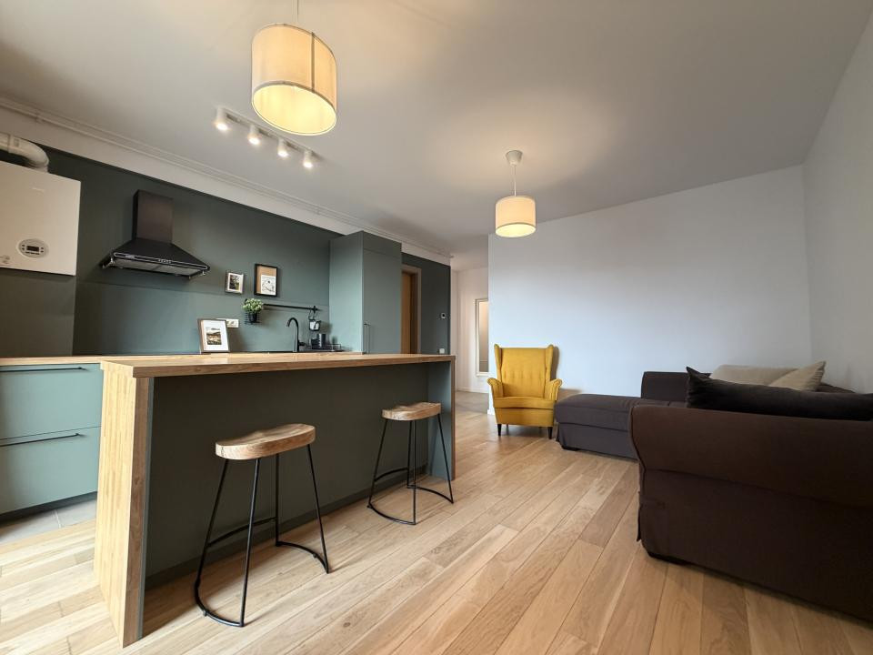 Apartament cu 2 camere, etaj 3, 45 utili, terasa 12mp - zona Central