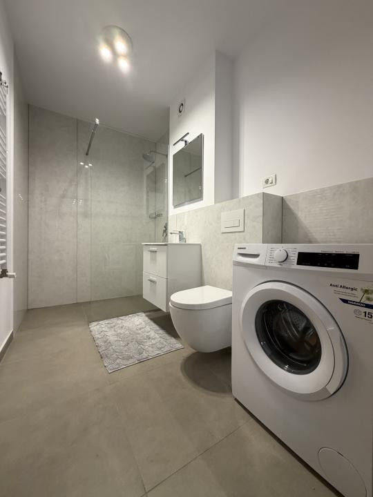 Apartament cu 2 camere, etaj 3, 45 utili, terasa 12mp - zona Central