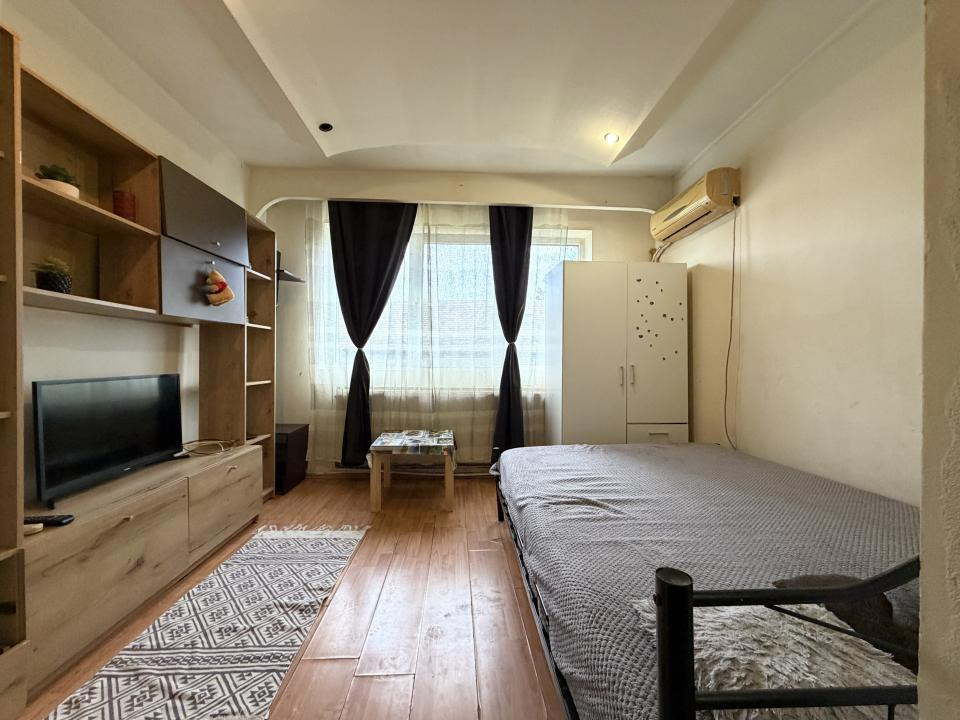 Apartament cu o camera, 17 mp utili, etaj 4, mobilat- Buziasului