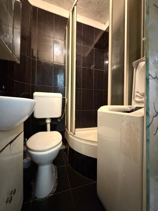 Apartament cu o camera, 17 mp utili, etaj 4, mobilat- Buziasului