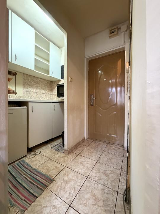 Apartament cu o camera, 17 mp utili, etaj 4, mobilat- Buziasului