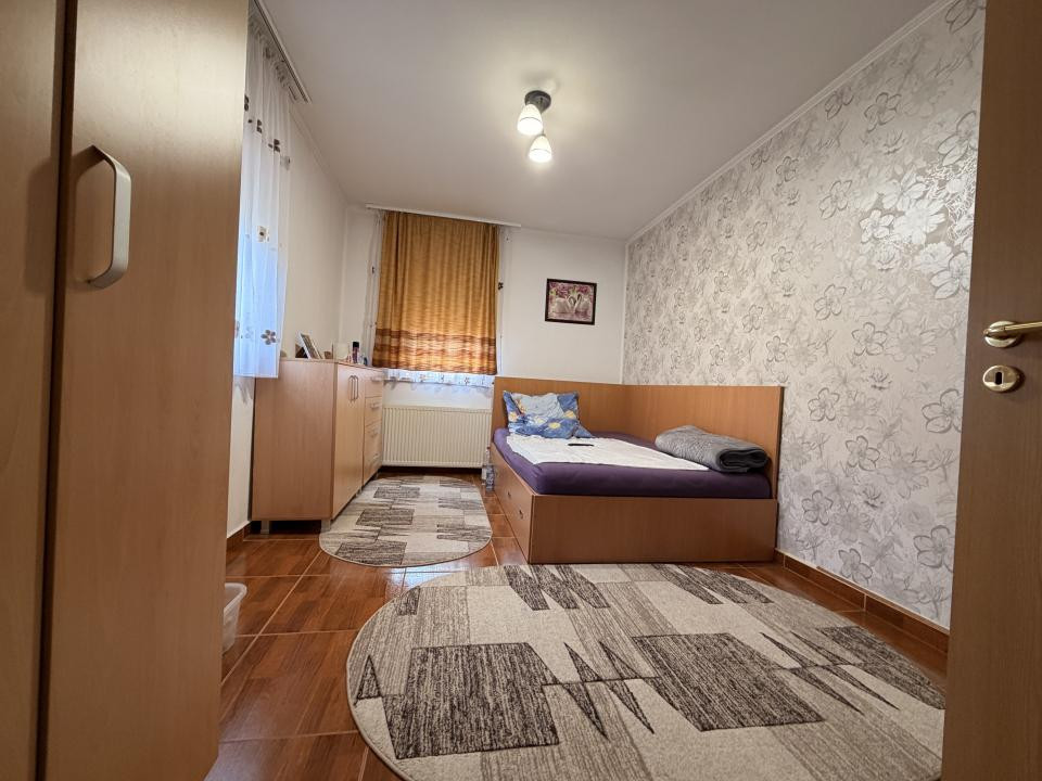 Casa individuala, 300 mp, utili, 1100 mp gradina   - Sag