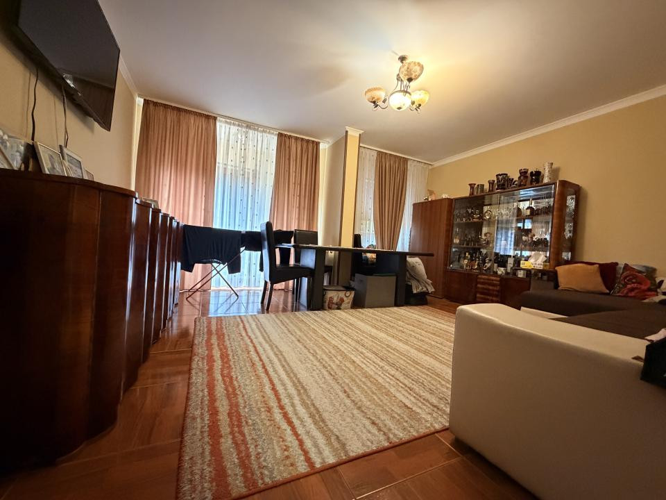 Casa individuala, 300 mp, utili, 1100 mp gradina   - Sag