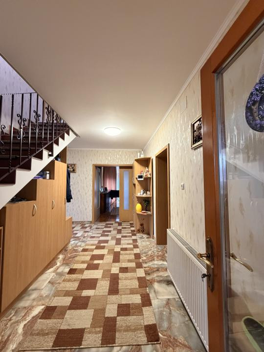 Casa individuala, 300 mp, utili, 1100 mp gradina   - Sag