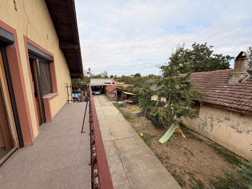 Casa individuala, 300 mp, utili, 1100 mp gradina   - Sag
